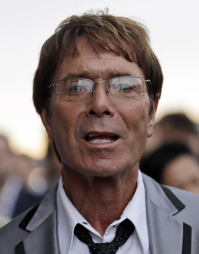 Házkutatást tartottak Cliff Richard házában egy megrontási ügyben