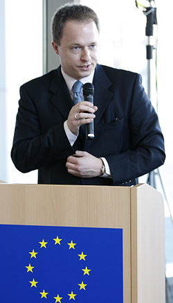 Fellélegezhet a világsajtó, lapátra tették Kumin Ferencet