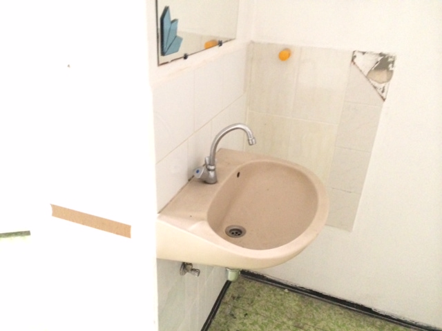 Illustration for article titled Ebbe az Andrássy úti bérpalotába költözik a Cink