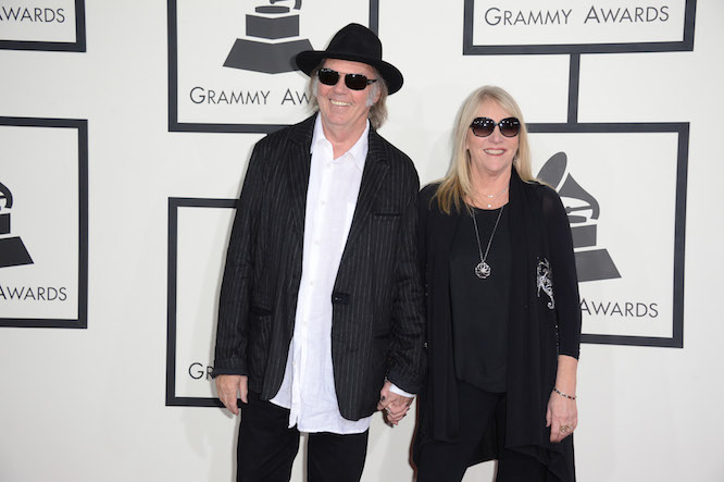 36 év után válik Neil Young