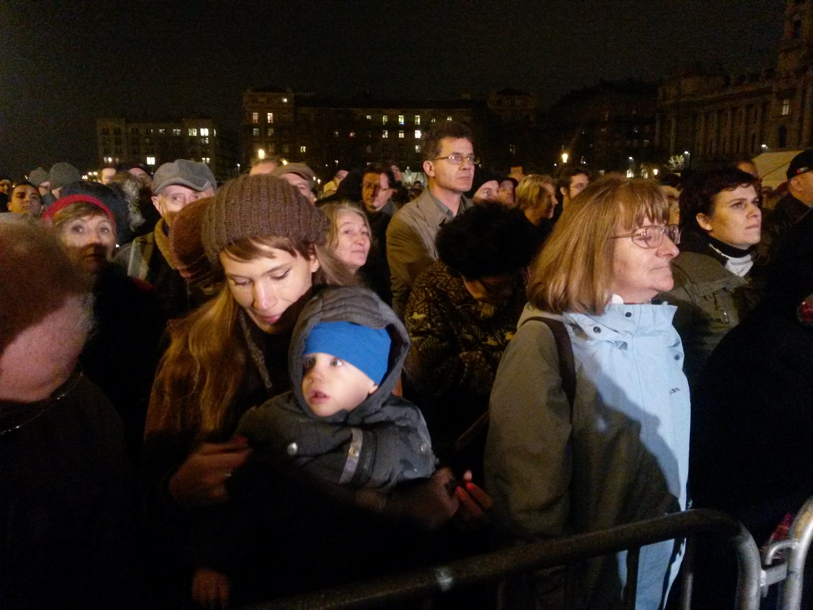 Illustration for article titled Képek, gifek, videó a tegnapi tüntetésről, minden itt van egyben