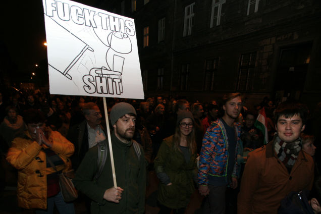 Varga Mihály mindent megtesz, hogy folytatódjanak a tüntetések