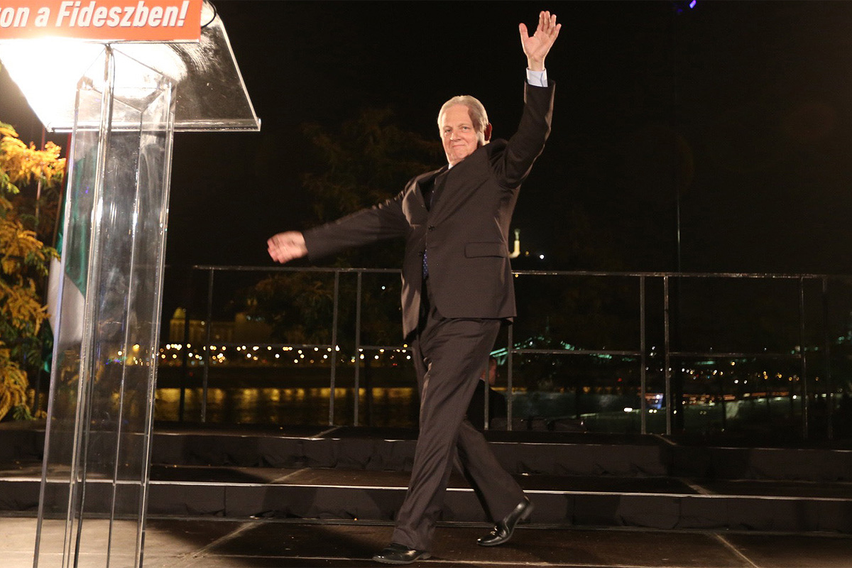 Hogy a fenébe nem tarolta még le az internetet az új tarlósing?