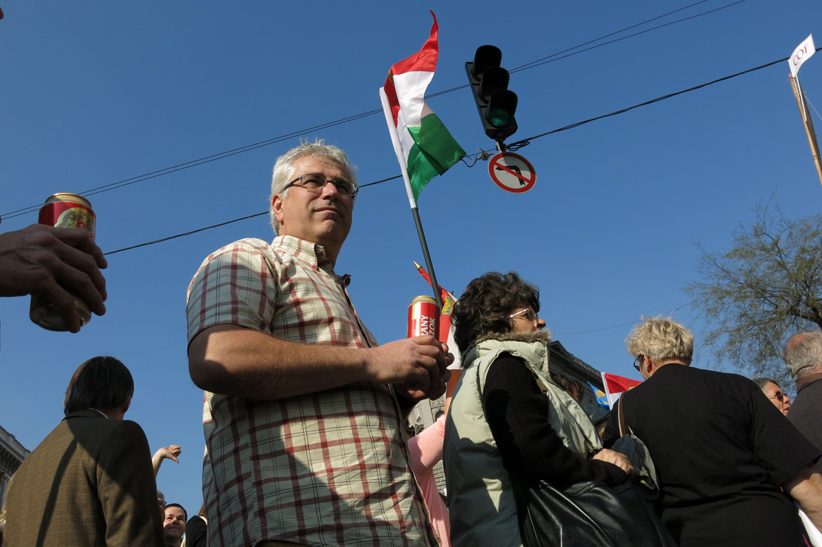 Illustration for article titled Harcba boldog jövőért megyünk – képeink a Második Békemenetről