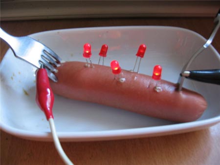 Illustration for article titled WATTS COOKING? Vigyázat életveszély!