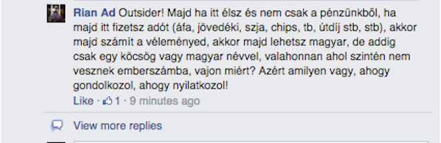 Illustration for article titled McCain már a tüntetés alatt kiposztolta az őt éltető feliratot