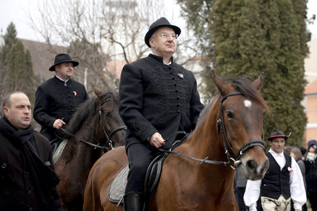 Fejezze be a kormány a lovastársadalom becsapását, átverését, lenézését!