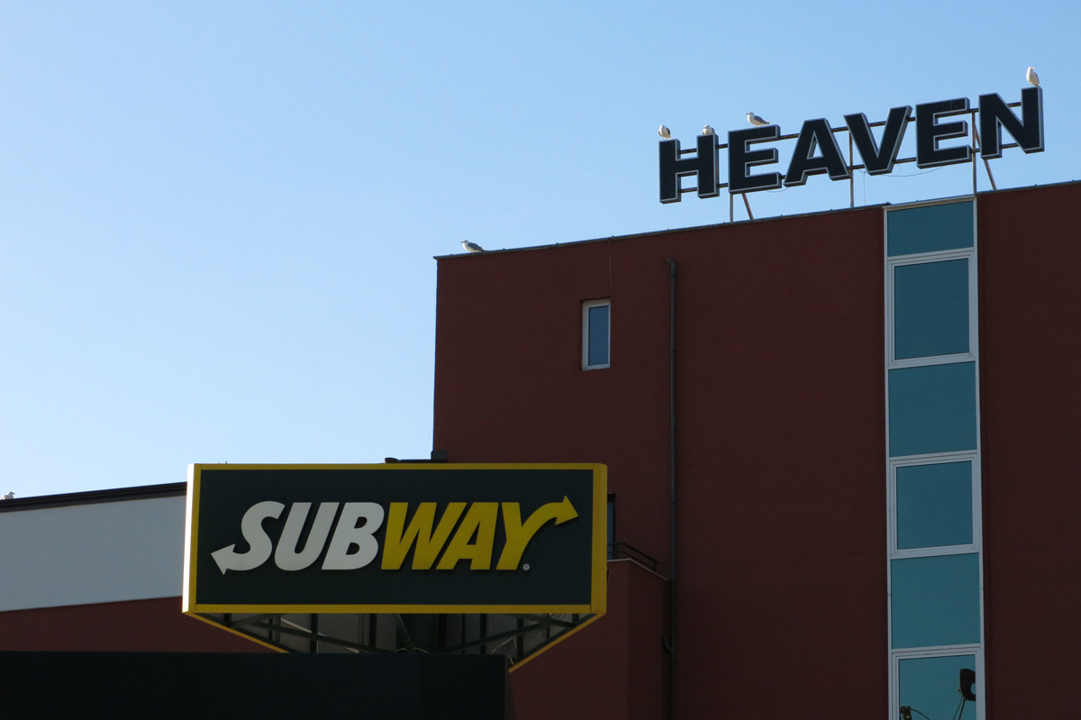 Illustration for article titled Siófok szorozva ezerrel – egy hét szenvedés a Naposparton