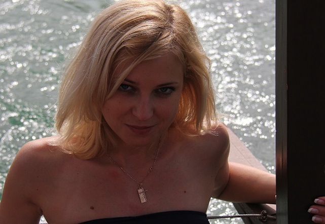 Illustration for article titled Két szuperszexi muff várja, hogy Putyin leigázza őket