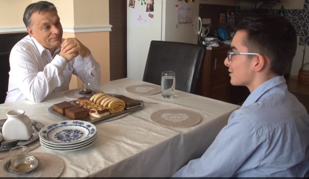 Fölrobbant a kampány: Orbán Viktor az új Szijjártó családjánál járt