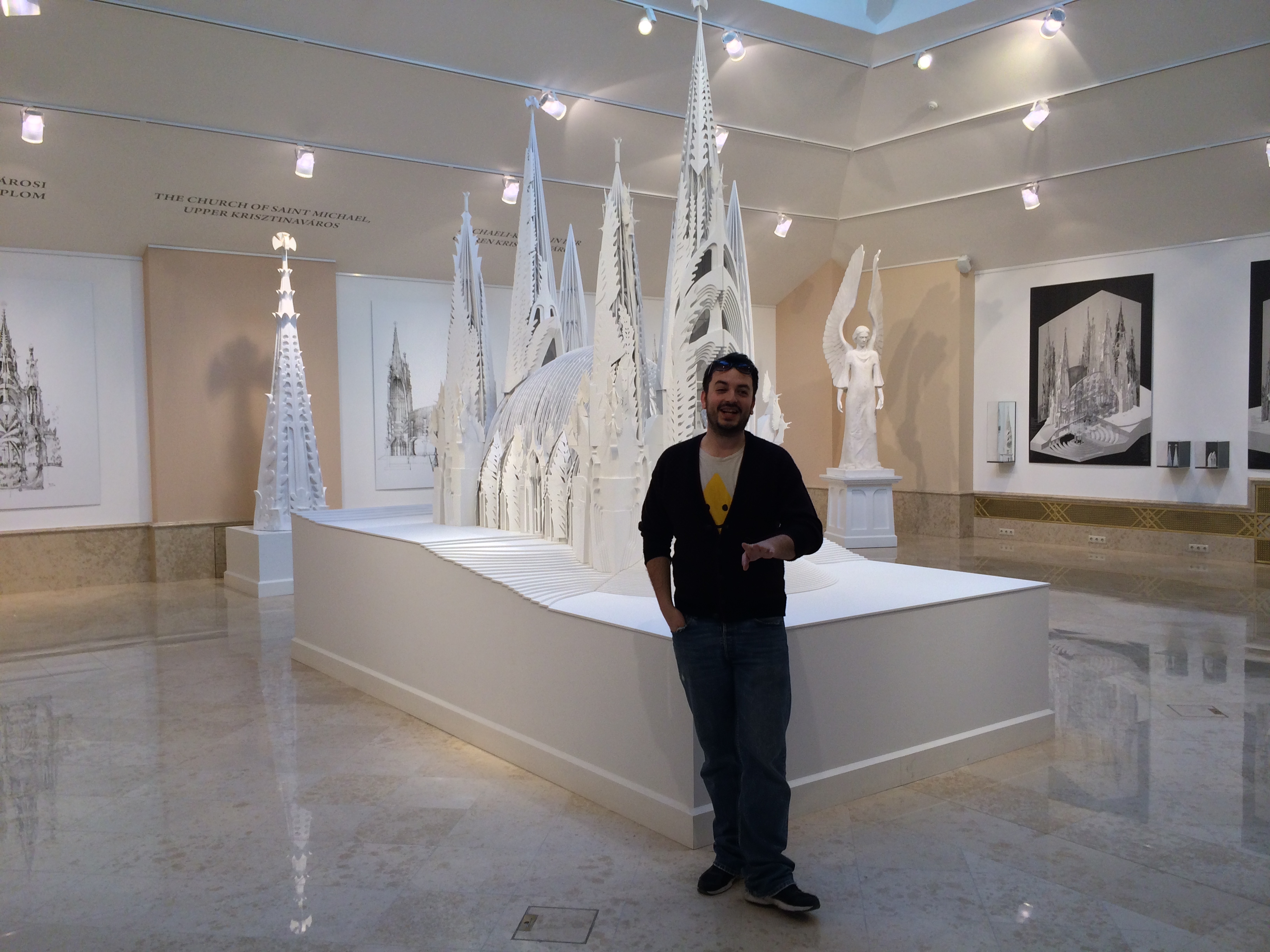 Illustration for article titled Pinaasztal mögött szivarozhat Fekete György az Aranykalickában