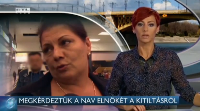 Erre a dedós politikai viccre értem vissza Magyarországra