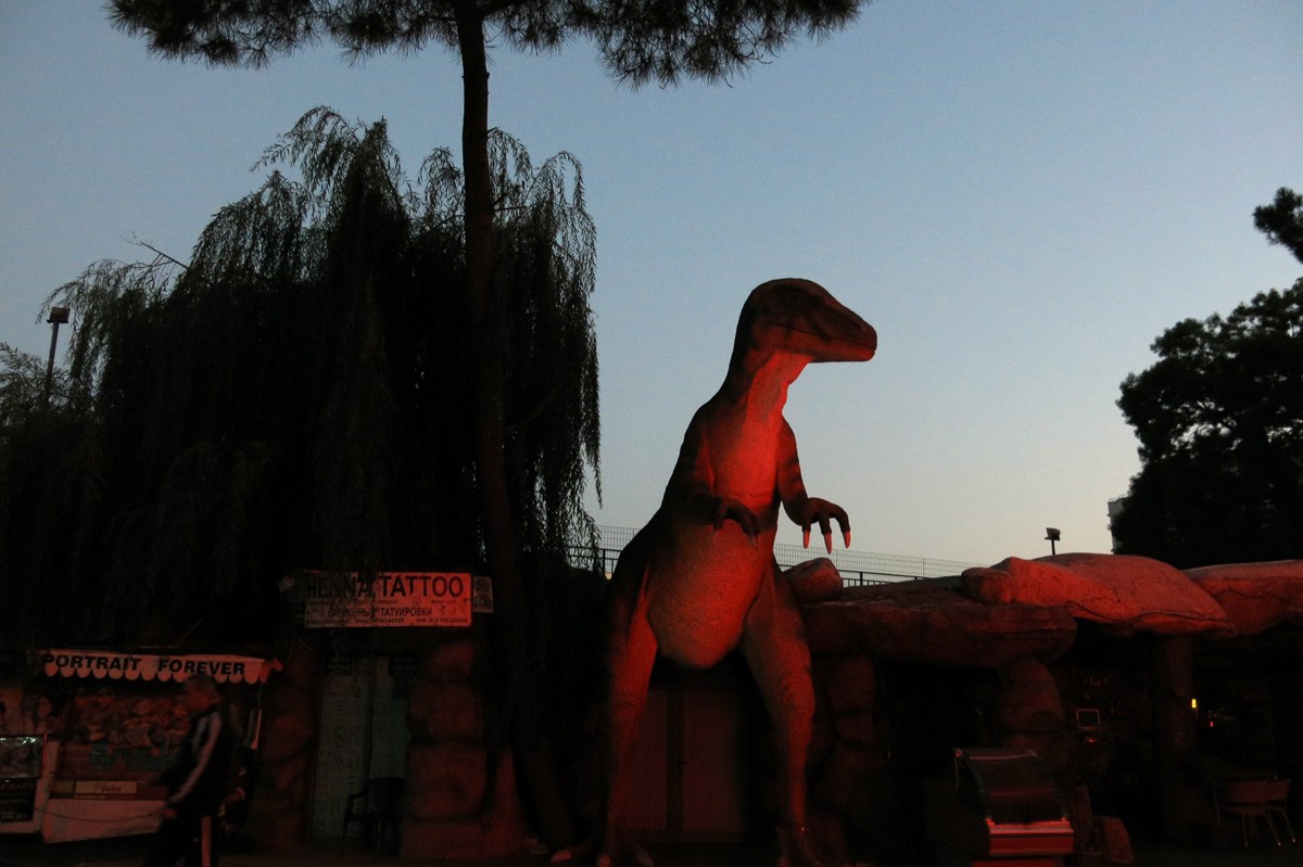 Illustration for article titled Siófok szorozva ezerrel – egy hét szenvedés a Naposparton