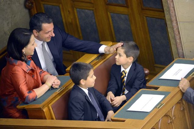 Lázár-fotó felett dúl a harc a Válasz és a Comment:com között