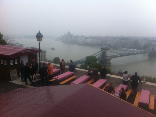 Megnéztem a borfesztivált, sajnos nem sok értelme volt, ide jutottunk