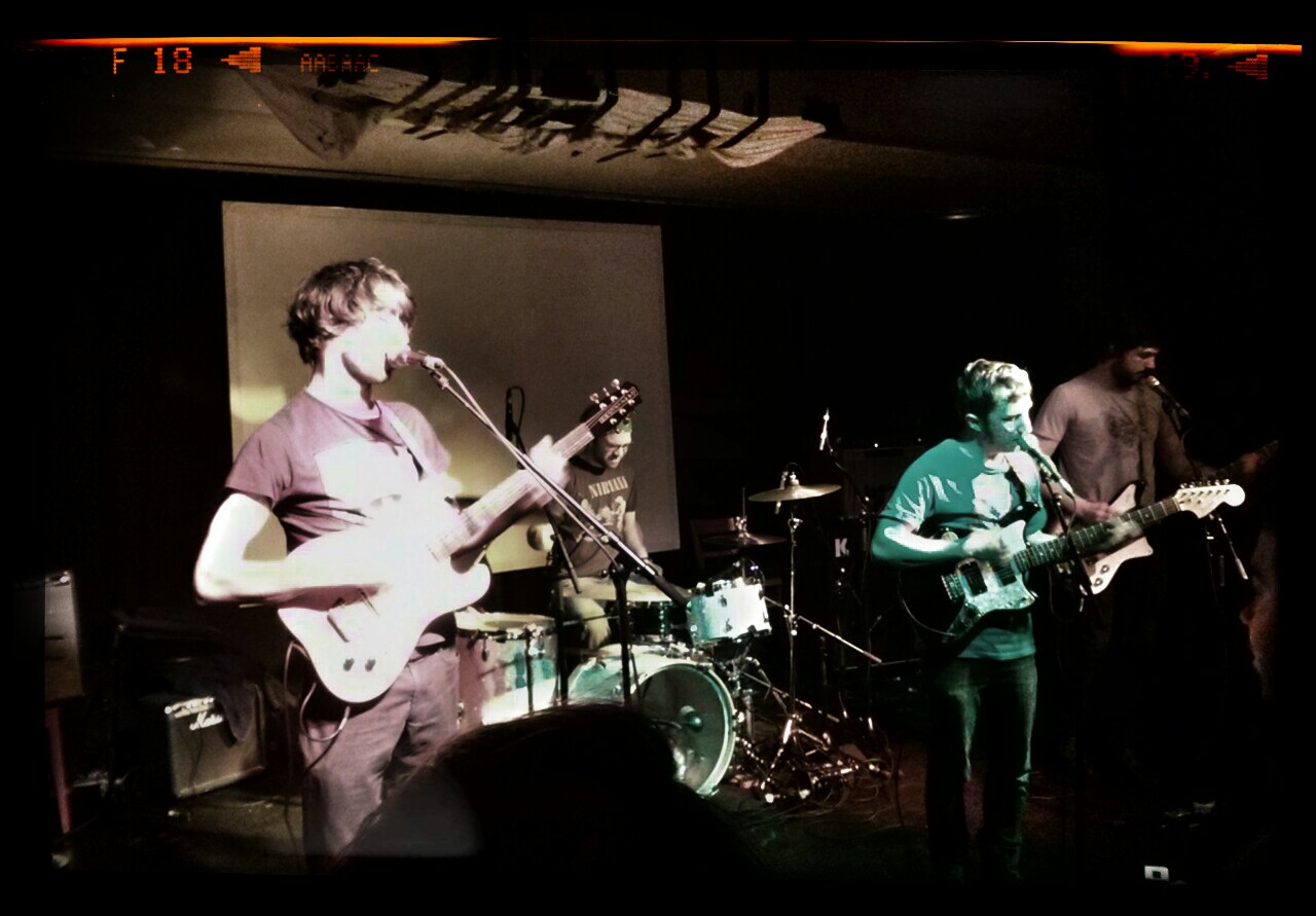 Illustration for article titled Jóléti rock and roll: bennszülött garázsrock Antwerpenben