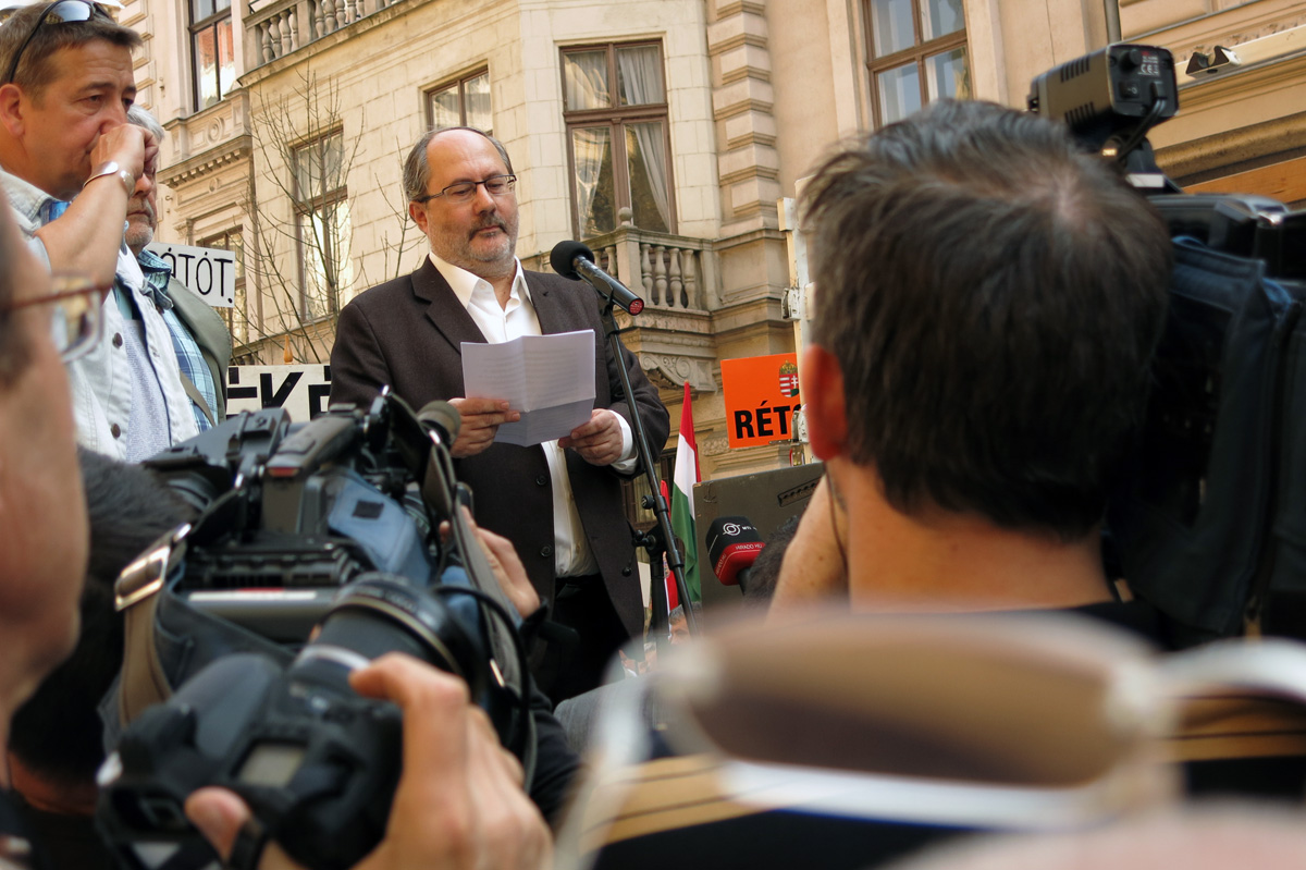 Illustration for article titled Harcba boldog jövőért megyünk – képeink a Második Békemenetről