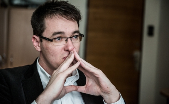 Illustration for article titled BOT - KALÁSZ - LÓ / A férfi aki itt áll!