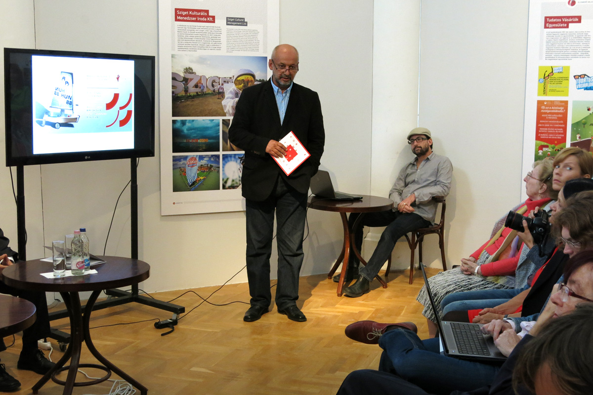 Illustration for article titled Végre itt az ember, aki elkergetheti Bogyót és Babócát