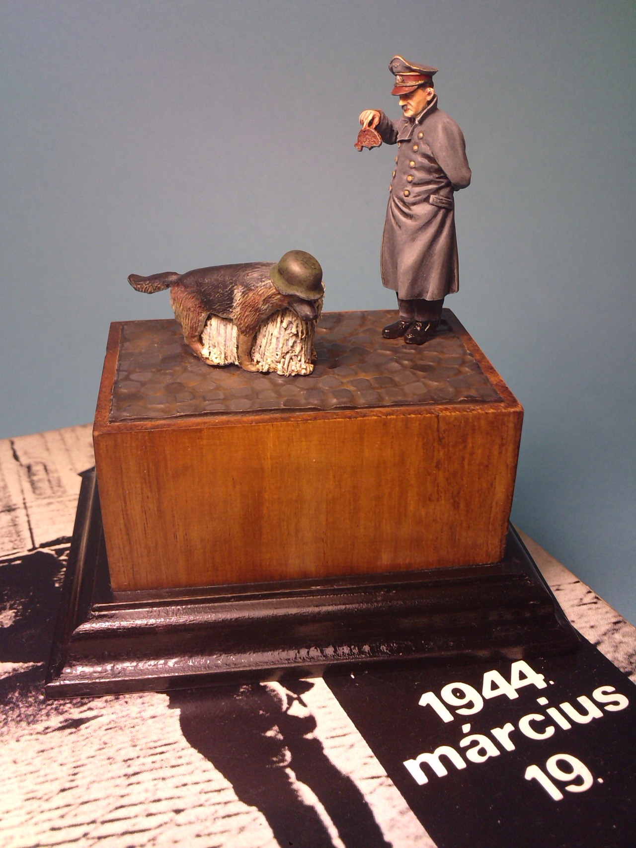 Illustration for article titled Megcsinálta a náci megszállás tökéletes fideszes emlékművét