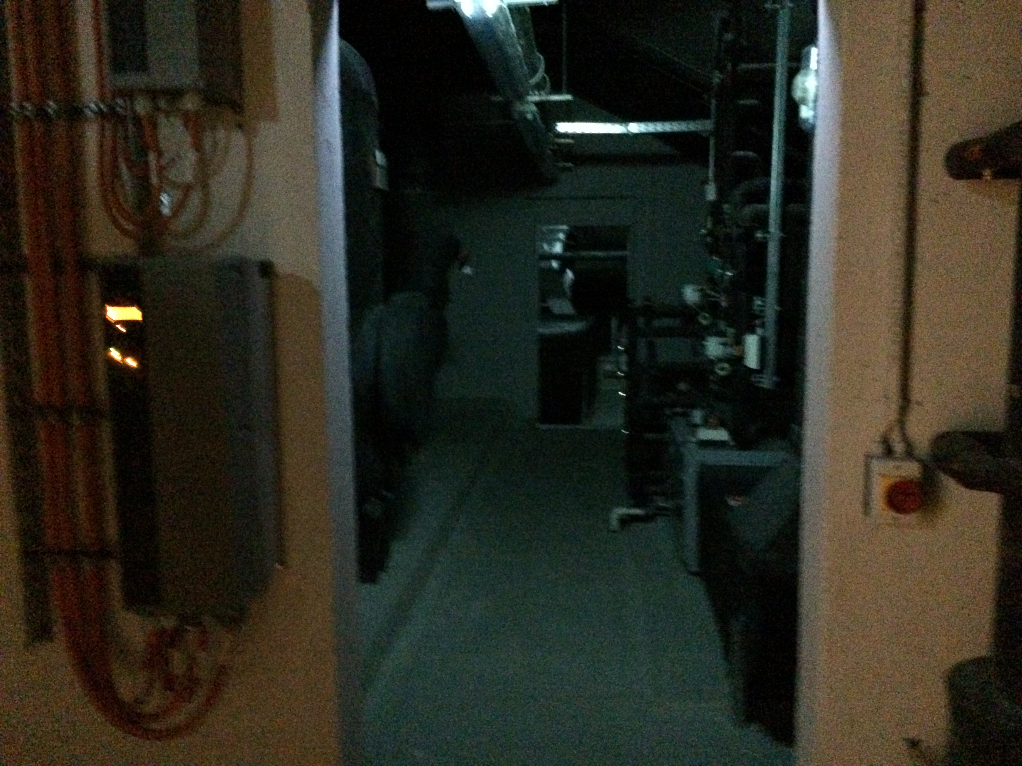 Illustration for article titled Pinaasztal mögött szivarozhat Fekete György az Aranykalickában