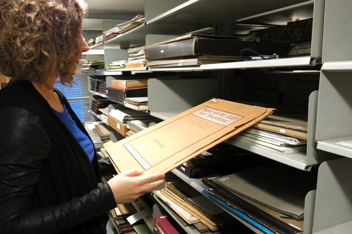 Tudtátok, miért nem megy tönkre a sok százéves papír a könyvtárban?