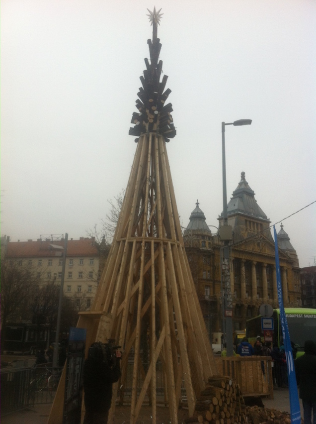 Lebontották Orosz Péter kedvenc karácsonyfáját