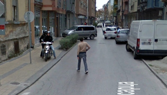 Illustration for article titled Bolti rablást vett fel a Street View, elejétől a végéig