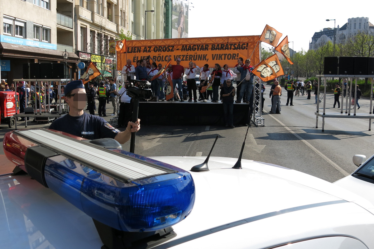 Illustration for article titled Harcba boldog jövőért megyünk – képeink a Második Békemenetről