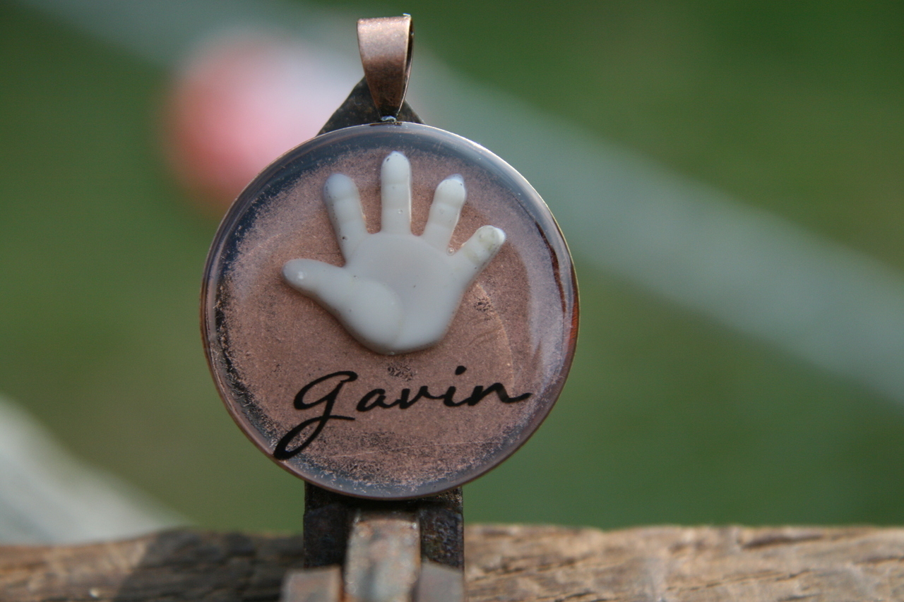 Most már legyen elég! Az anyatejből készült ékszer után mi jöhet még?