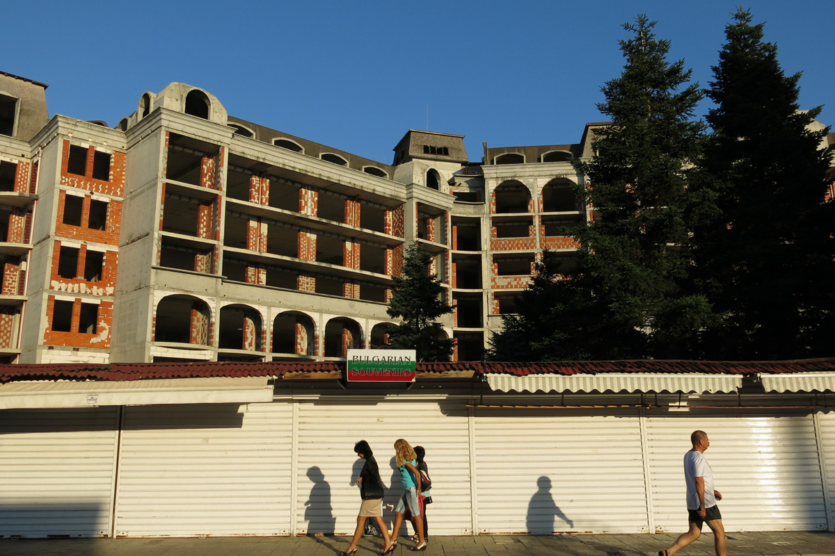 Illustration for article titled Siófok szorozva ezerrel – egy hét szenvedés a Naposparton