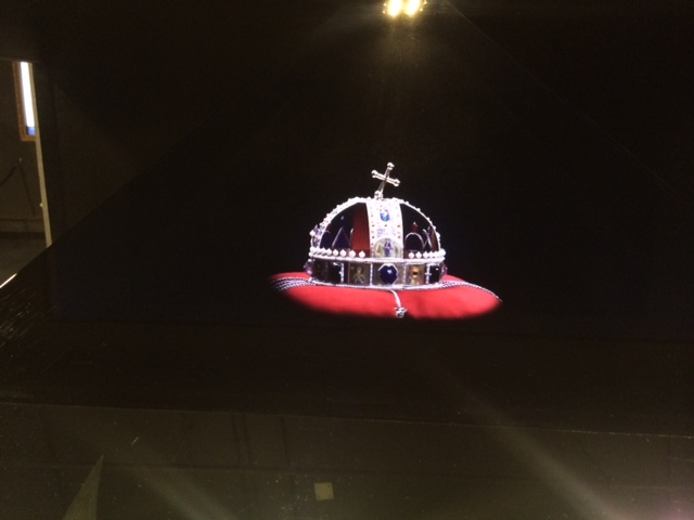 Illustration for article titled Kövér László nagyon csúnyán megszívatta Habony Vitrin Árpádot