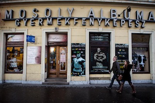 Illustration for article titled Vajon valaha is szerepel Kleinheisler, vagy Nagy Ádám egy gombfoci csapatban?