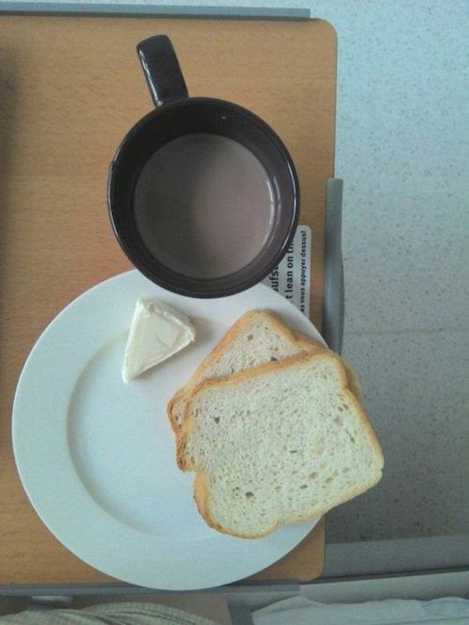 Illustration for article titled Megrázóan egyszerű képek a magyar kórházi menüről