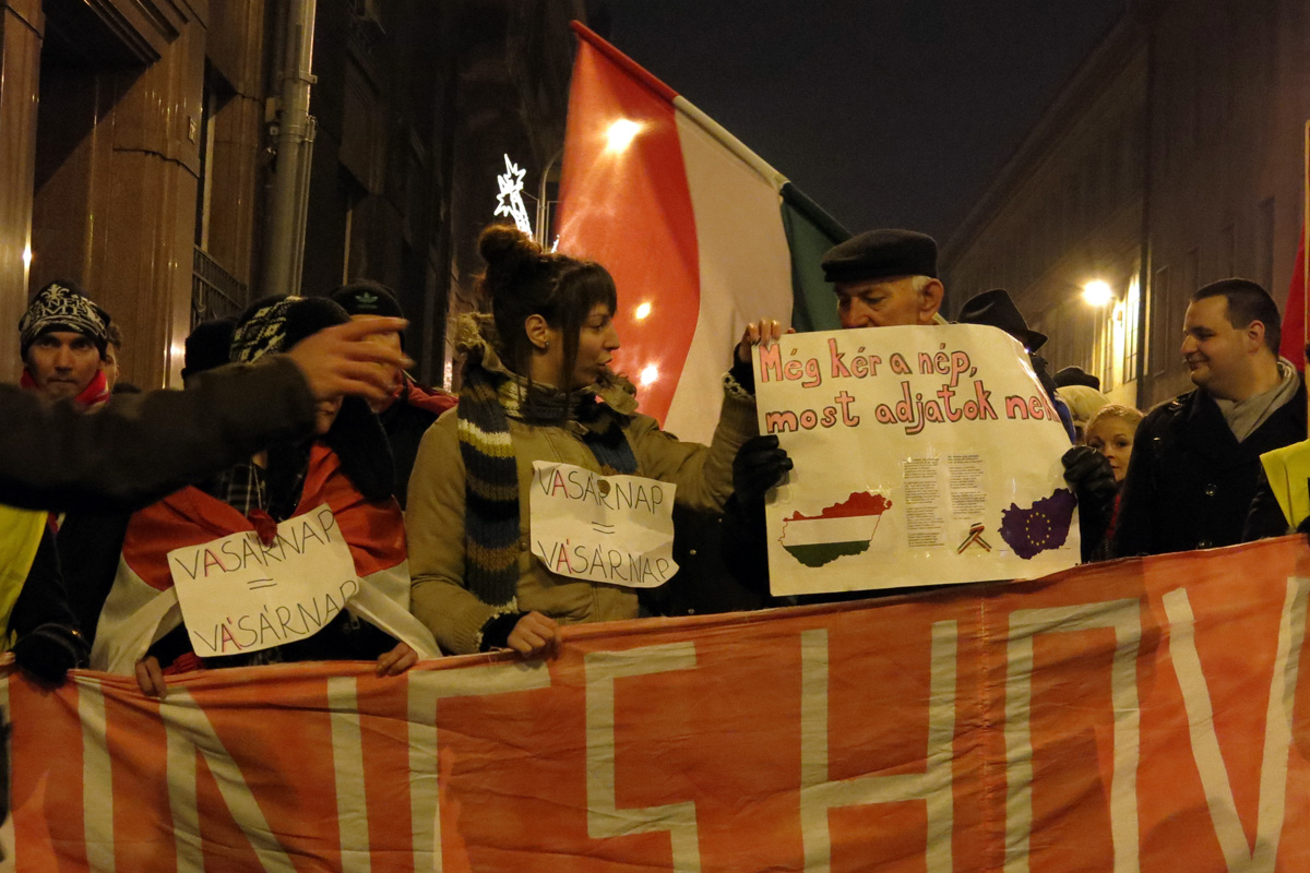 Illustration for article titled Game Over – képeink a kedd esti tüntetésről