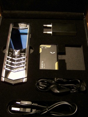 Illustration for article titled Hagyjál már az Iphone-nal, sokkal rajabb a szabolcsi Vertu