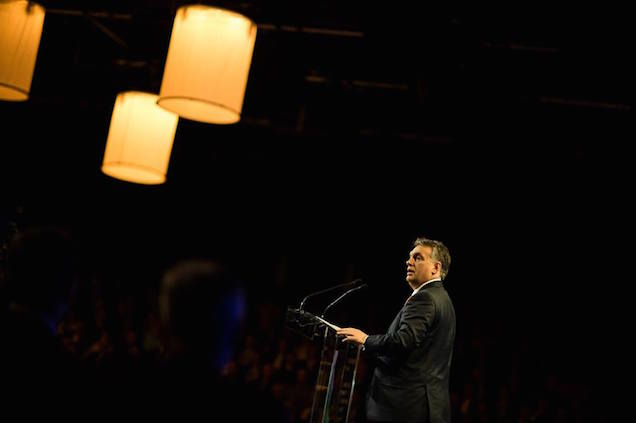 Tényleg egy rozzant-kiöregedett bohóc lenne Orbán Viktor?