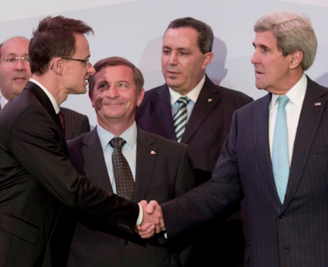 Illustration for article titled Miért vett új nadrágot Szijjas külügyminiszter?