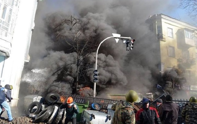 Kijevben lőnek. Mindenki mindenkire