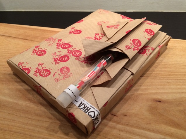 Illustration for article titled Te is gyűlölsz ajándékot csomagolni, mert béna lesz? Segítünk!