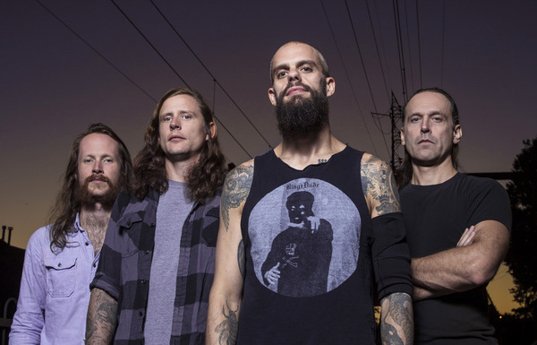 Illustration for article titled A Bárónő lila ruhát öltött ( elfogult és csapongó ömlengéscunami bármiről, ami a Baroness zenekarral kapcsolatos)