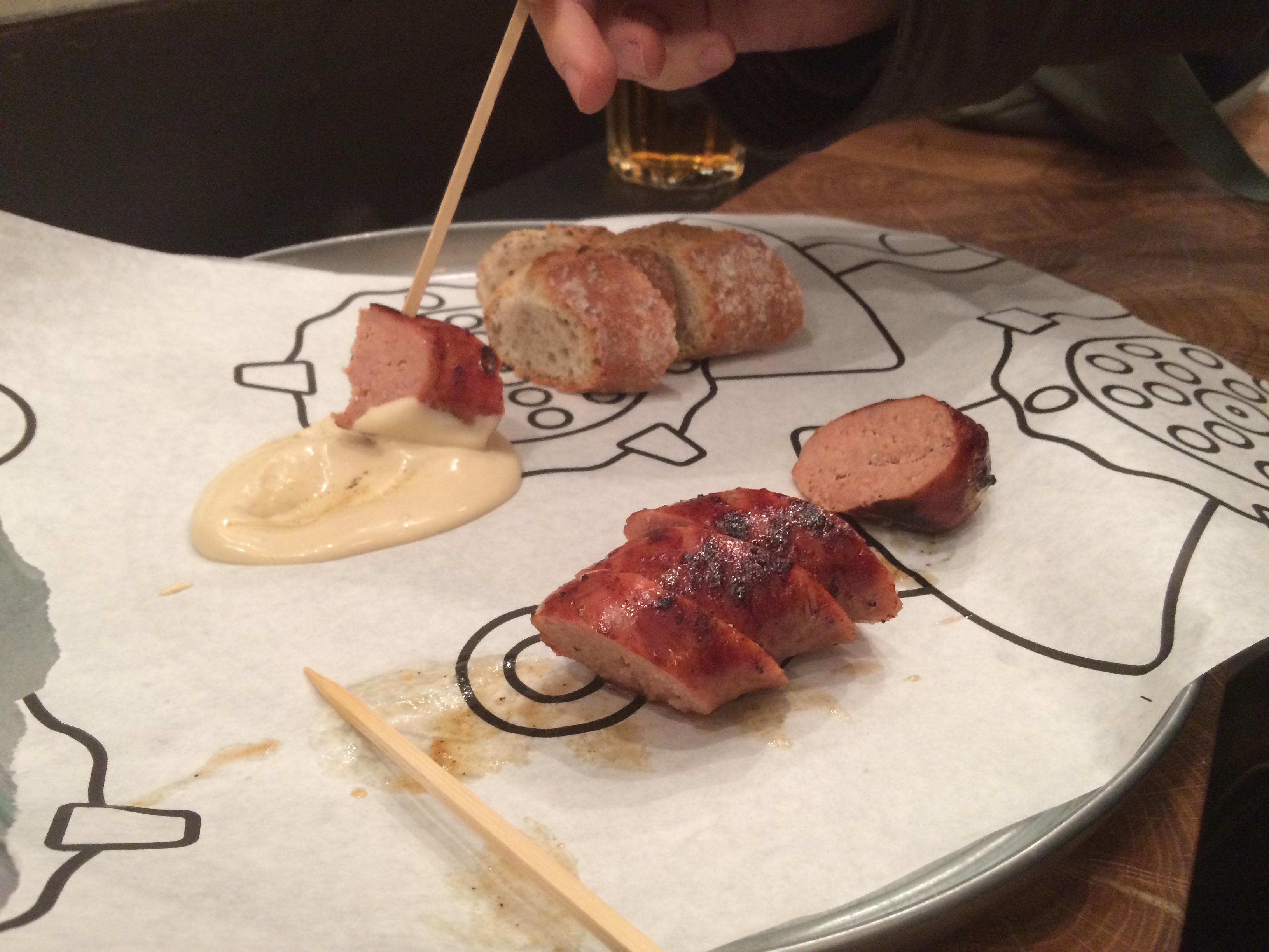 Illustration for article titled Végigzabáltuk a menüt a ma megnyílt Faszaládéban