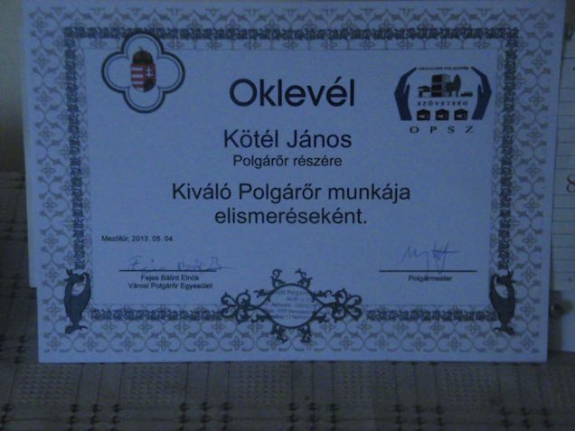 Cigány származású jobbikoshoz költöztetik a cigányozó jobbikost