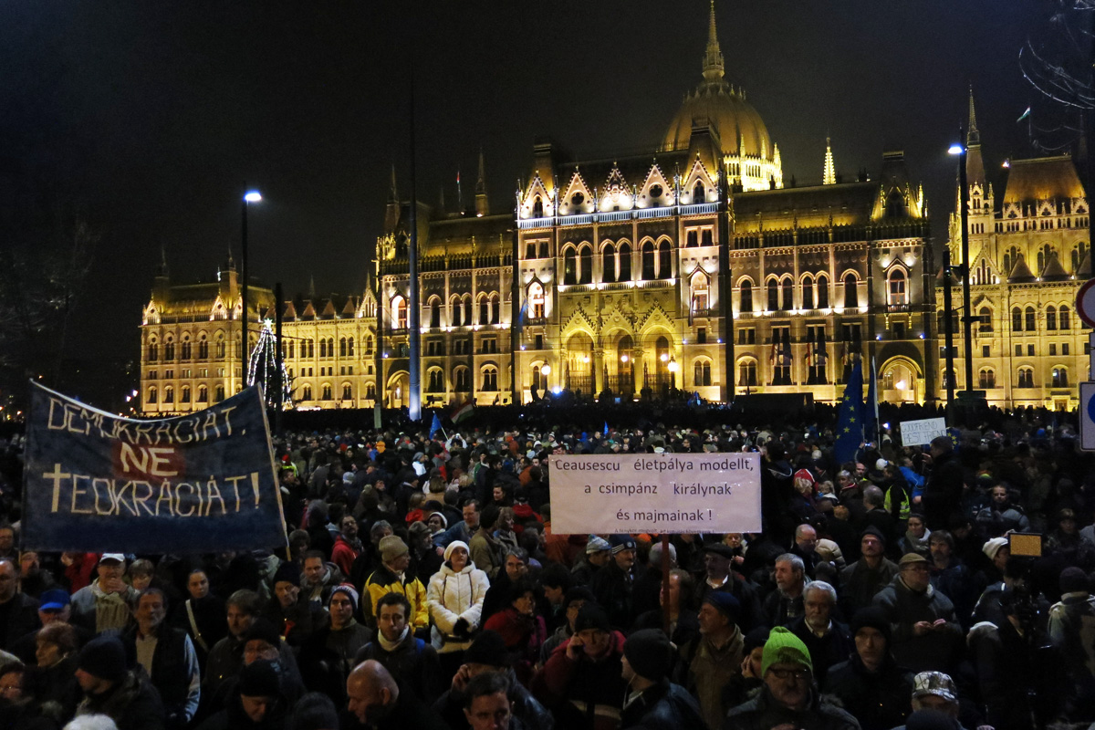 Illustration for article titled Game Over – képeink a kedd esti tüntetésről