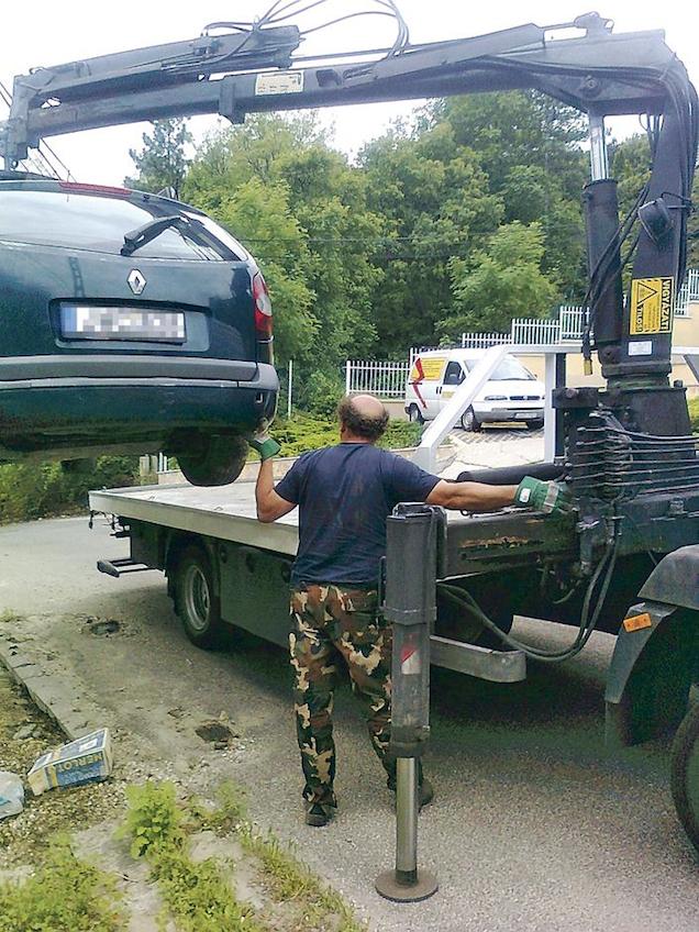 Tűzzel-vassal harcolt autójáért István (56)!