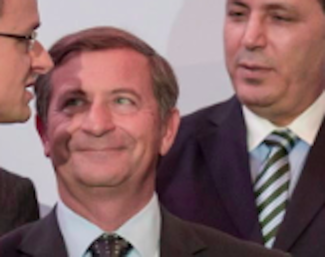 Illustration for article titled Miért vett új nadrágot Szijjas külügyminiszter?