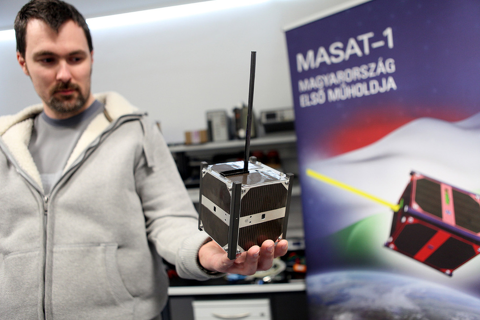 Illustration for article titled Hullócsillagként végzi az első magyar műhold, a csodás nevű Masat–1