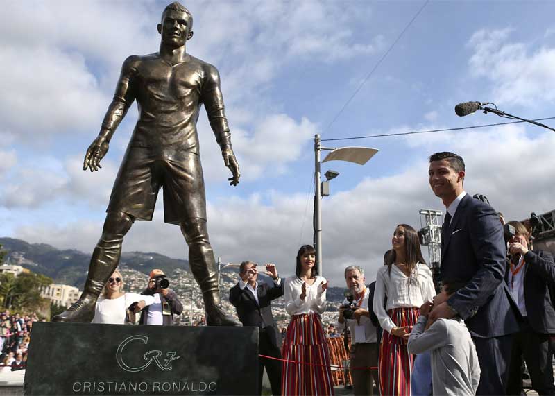 Merevedéses szobrot állítottak Cristiano Ronaldónak