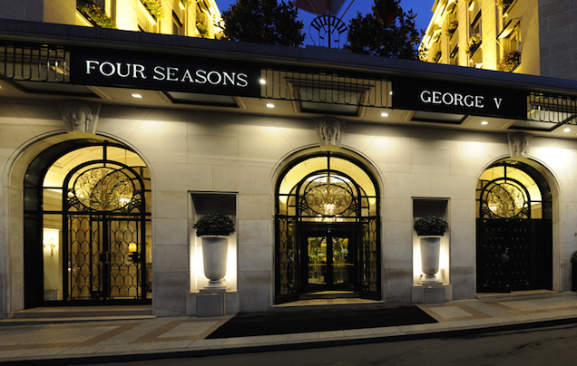 Ebben a párizsi luxushotelben NEM szállt meg Hende Csaba és kedvese