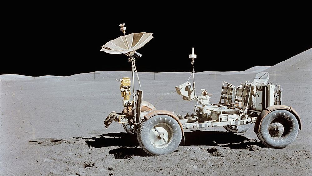 Illustration for article titled És azt tudtátok, hogy magyar zászló is keringett már a Hold körül?